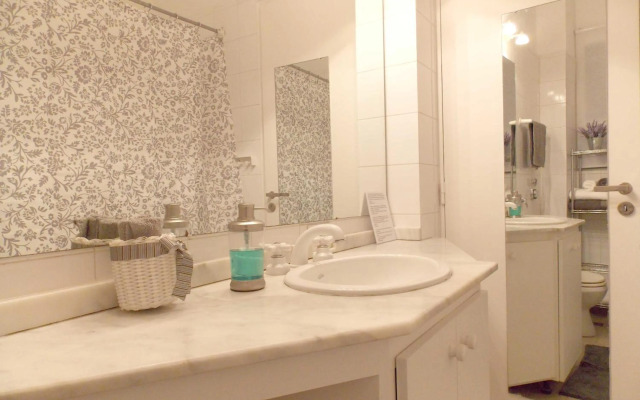 Cozy Recoleta Apartment with Balcony