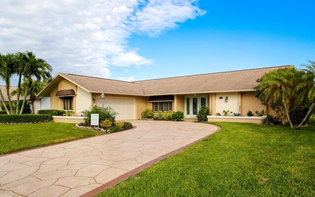 Boatabella - A Vibrant Coastal Retreat