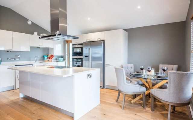 Woodbridge Penthouse