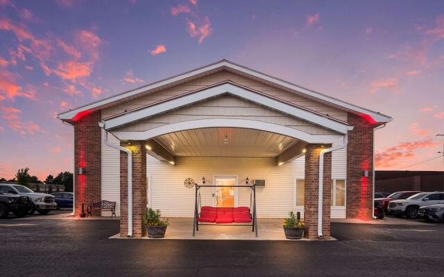 Econo Lodge Inn & Suites