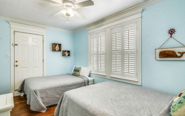 The Turquoise Turtle 4 Bedroom Home