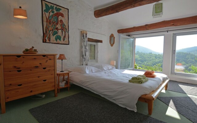 Atmospheric Gîte in Marvellous Interesting Natural Surroundings