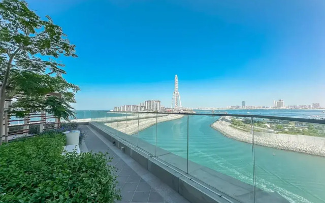 Breathtaking 3BR with Sea & Marina