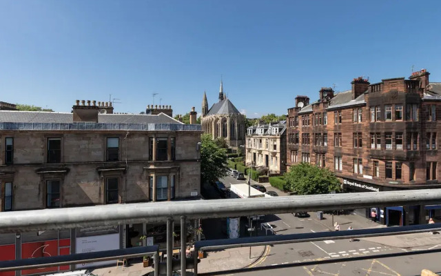 Hillhead Apartment with Roof terrace
