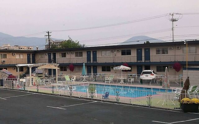 Coast Penticton Hotel