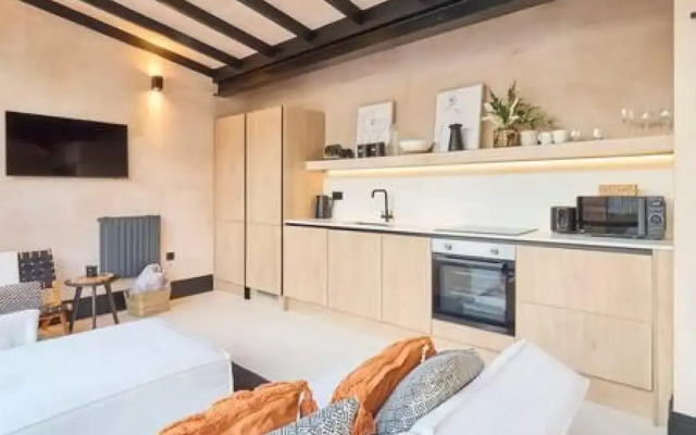 Host Stay Faversham Studio