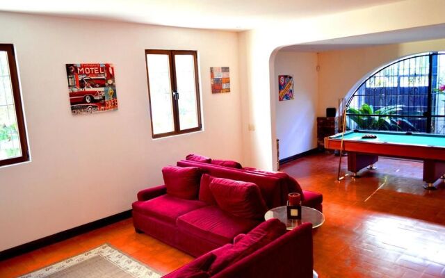 Nest Hotel B & B