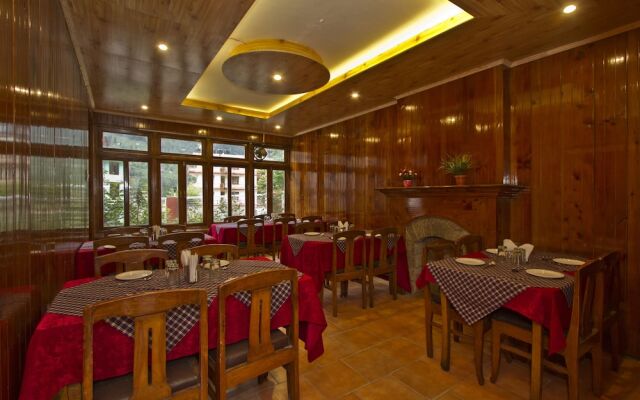 OYO 8895 Hotel Pine Grove