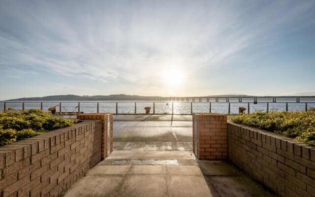 Tay Pearls - Marine Parade