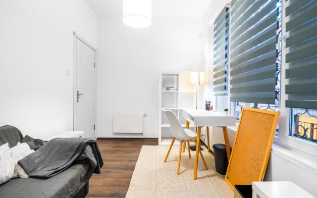 Cute&Cozy 2BD Flat with Balcony