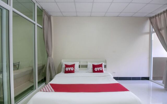 OYO 75390 Sunee Place Hotel
