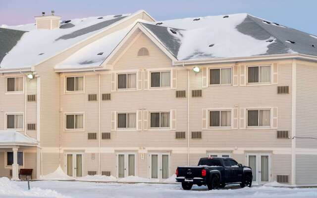 Travelodge Suites by Wyndham Regina / Eastgate Bay