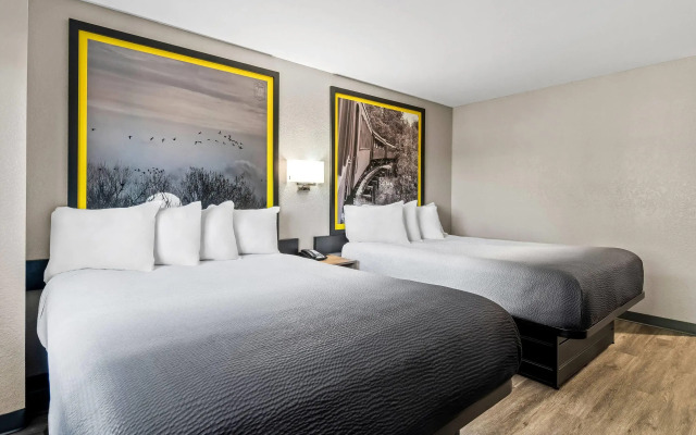 Super 8 by Wyndham Lewiston Auburn Area