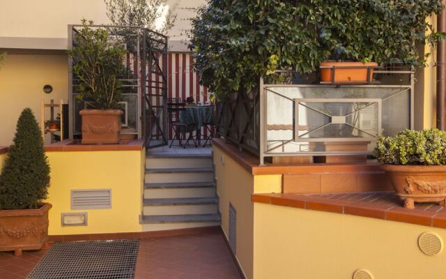The Golden House Florence Suite