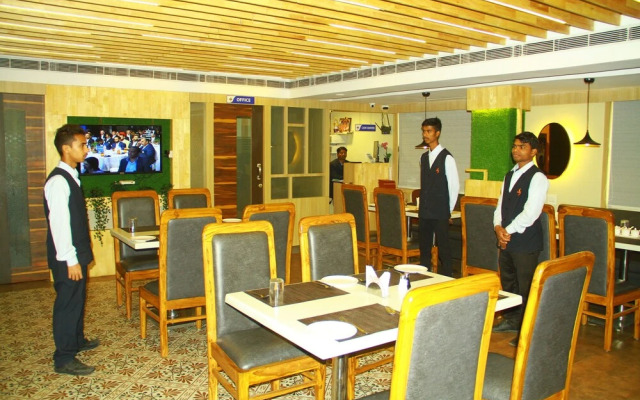 Sri Sampoorna Hotel