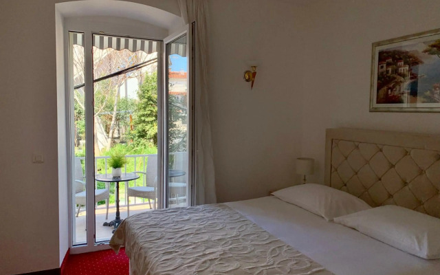 Hotel Adriana