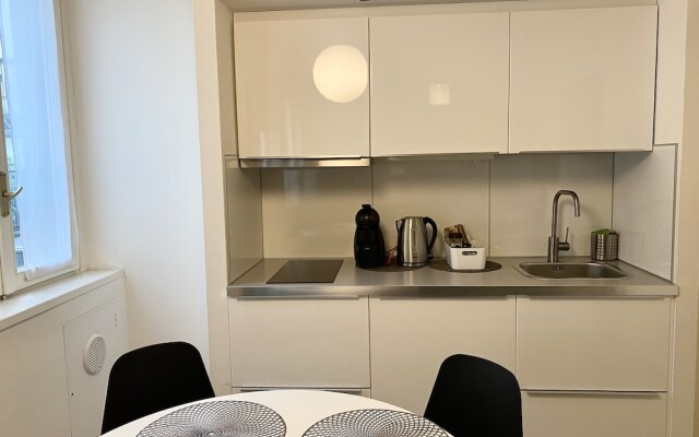 Fashion Elvira House 2