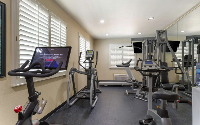 Best Western Plus Crown Colony Inn & Suites