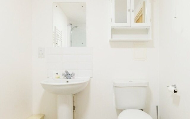 2 Bedroom Flat in Zone 1