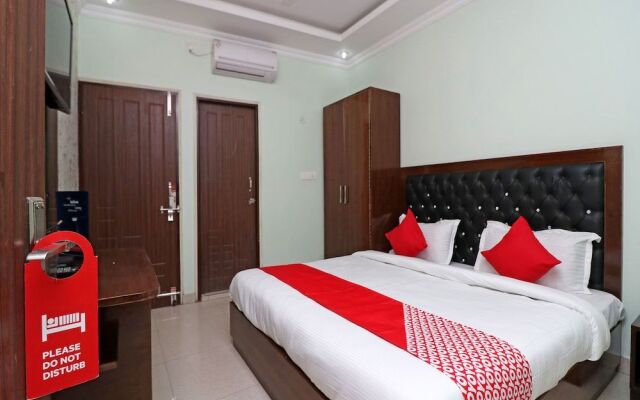 OYO 12062 Paras Guest House