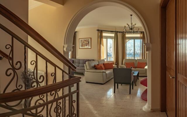 Komissa Villa