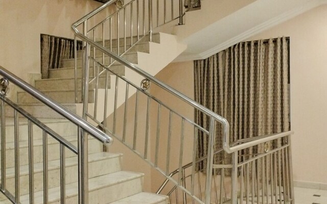 Breakfort Hotel and Suites