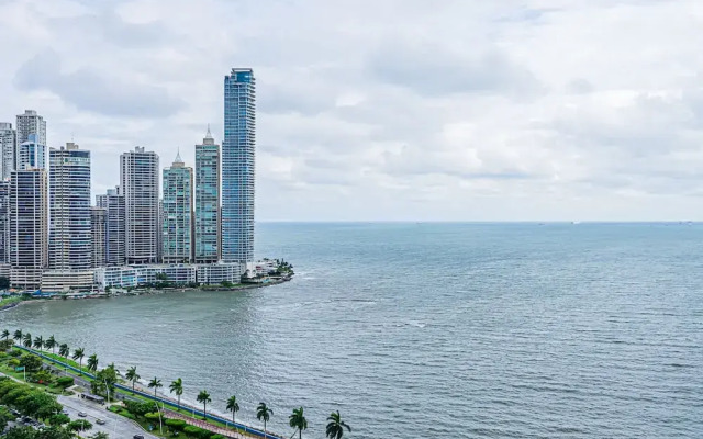 w Prestigious 1BR w Fantastic Balcony in YOO