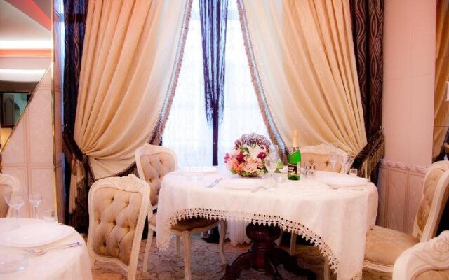 Paradise Hotel