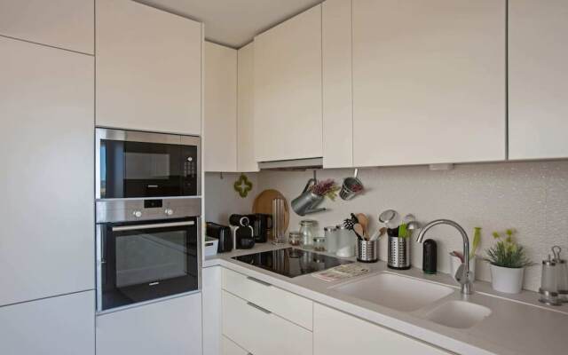Magnificent 1 Bedroom Apartment With Views Over The Ocean