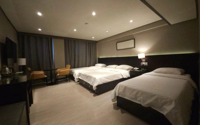 Insadong Crown Hotel