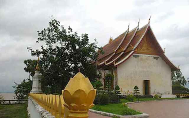 Inthira Thakhek