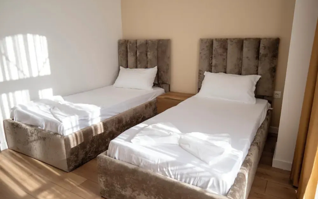 Leo Hotel