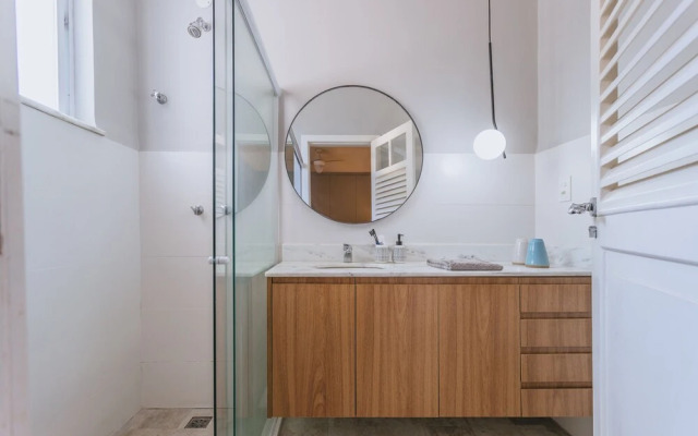 Apto bem Equipado c Wifi Lareira e boa Localiza o