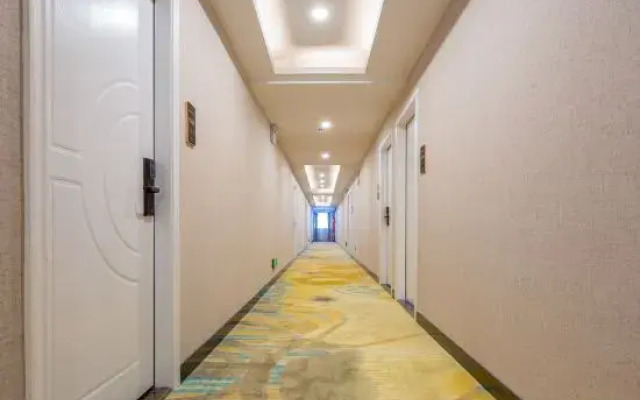 Shengjia Theme Hotel (Guangzhou Dashi Metro Station)