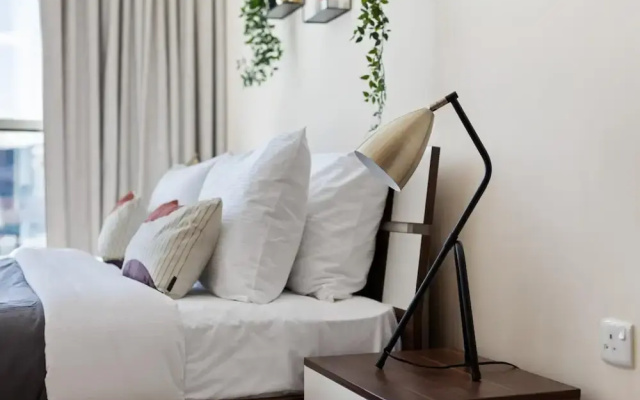 Lovely Apt w Lake Walkways Close to JBR Beach - Hotel in ดูไบ - Photo 2