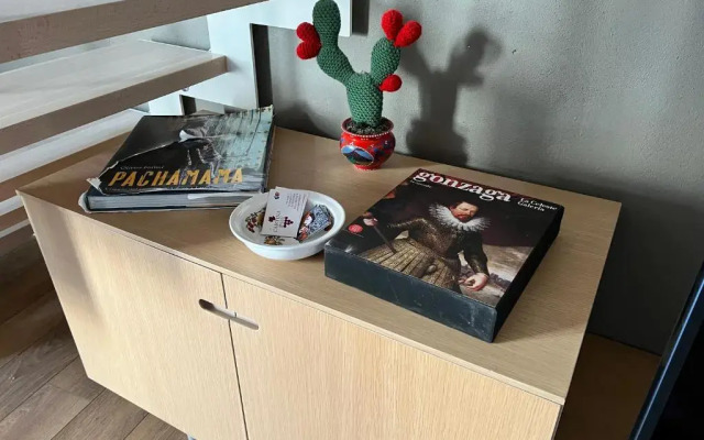 donna serena Aci Castello