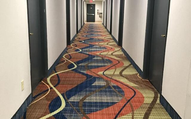 Scottish Inn and Suites