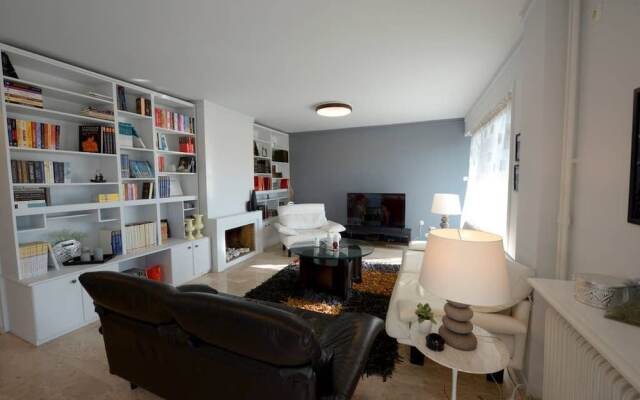 New Superb & Luminous 2 Bedroom Apartment