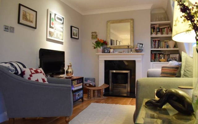 Stylish 1 Bedroom Penthouse Near Notting Hill