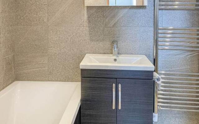 Remarkable Seaside Apartment - Sleeps 4