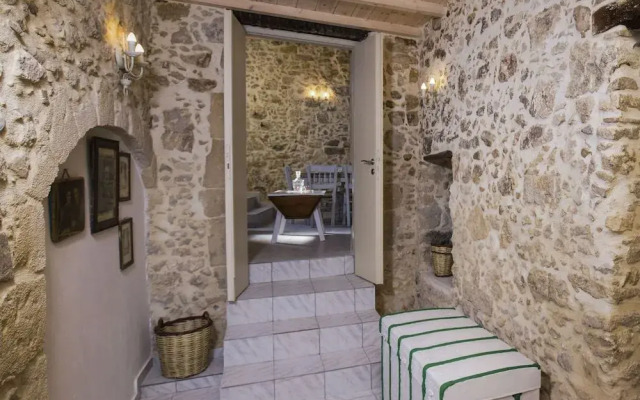 Trigono Holiday House