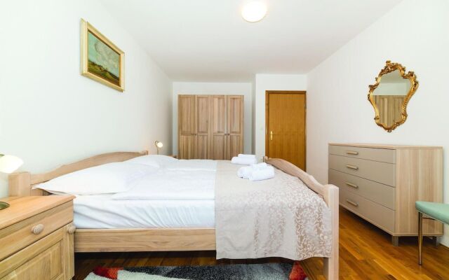 Amazing Home in Trilj with Hot Tub, WiFi & 4 Bedrooms