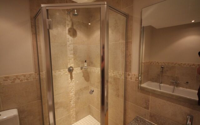 Quayside 1007 by CTHA