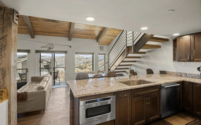 Central Aspen Condo Walk to Gondola & Ruby Park - LC5