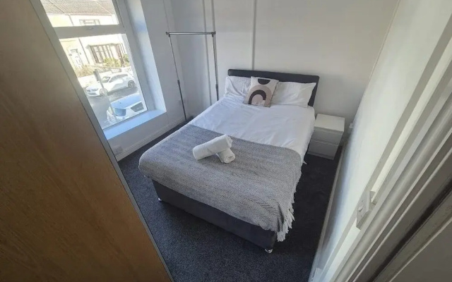 City Centre 6-bed Swansea Getaway