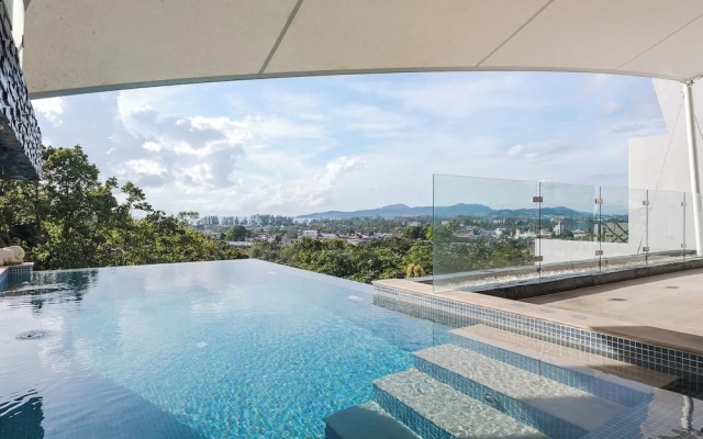 4BRHilltop Villa Pool Views Jacuzzi V203