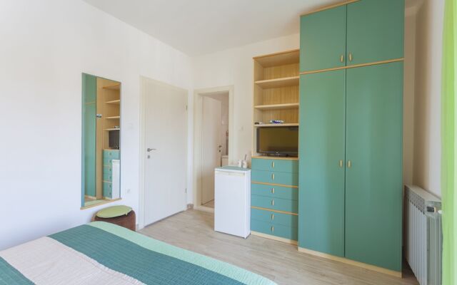 Apartments & Rooms Alagic