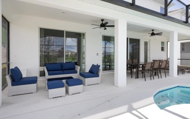 Stunning House With Private Pool