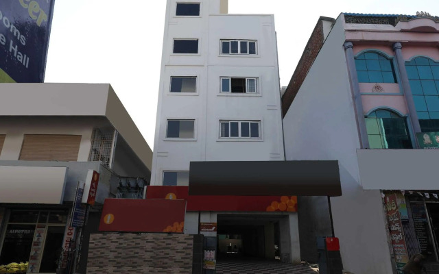 OYO 9804 Hotel SR Residency
