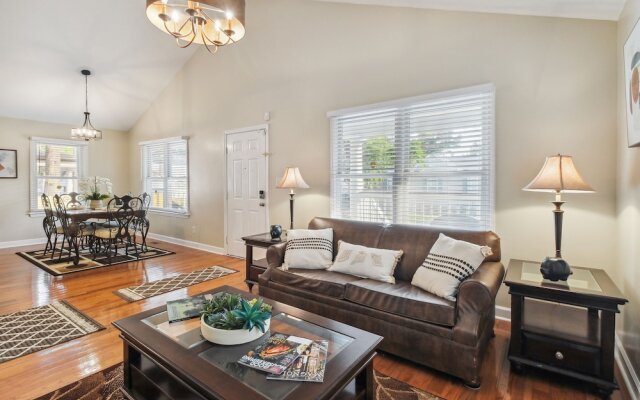 Savannah Home w/ Patio & Grill ~ 2 Mi to Downtown